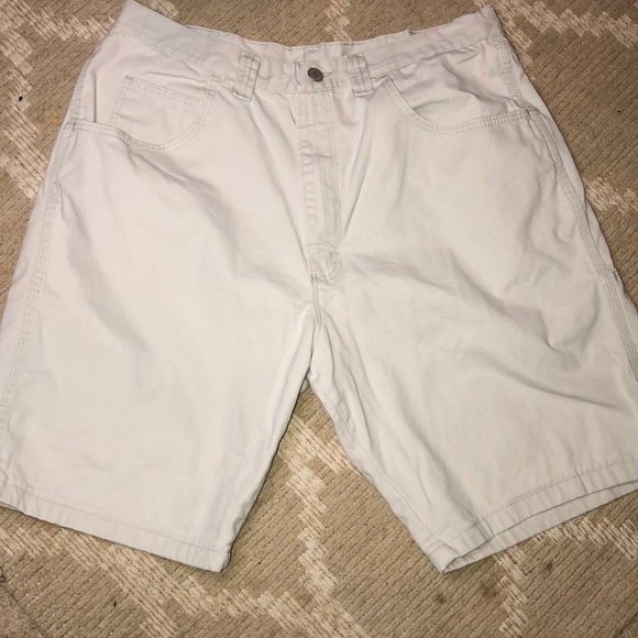 Wrangler Light Cream Khaki with Pockets Shorts Size 34 Waist - Picture 1 of 3